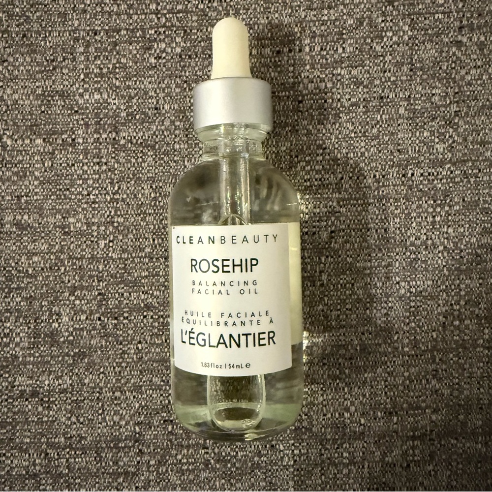 CLEAN BEAUTY Rosehip Balancing Facial Oil